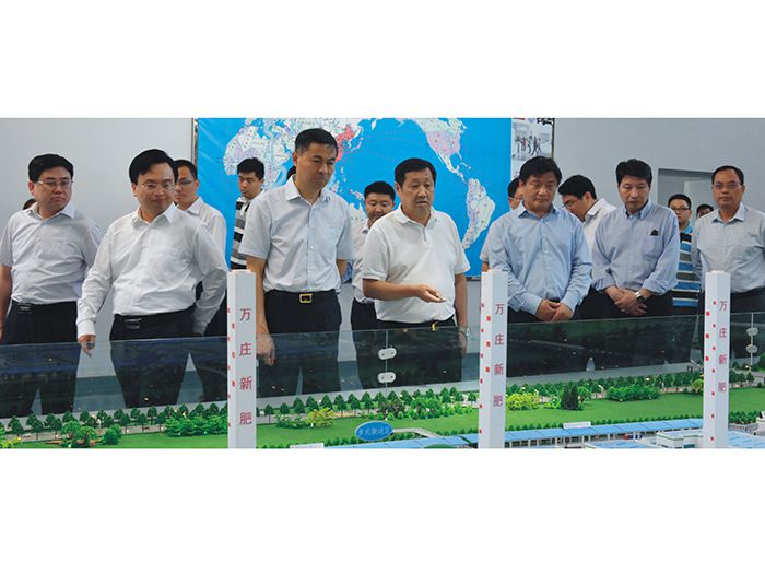 安陽市委書記李公樂（左三）上任伊始即赴91视频观看网站調研